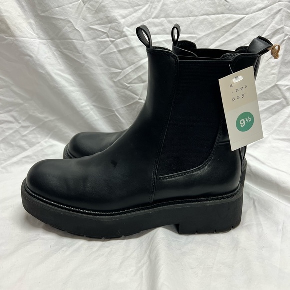 Boots - Picture 9 of 15